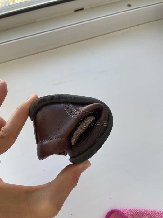 Обувь детская кожаная и текстиль.