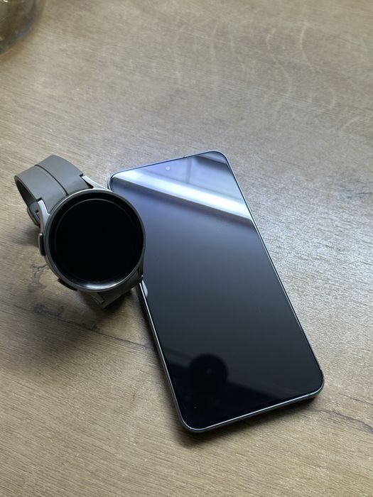 Продаётся смартфон Samsung Galaxy S22 + Galaxy Watch 5 Pro