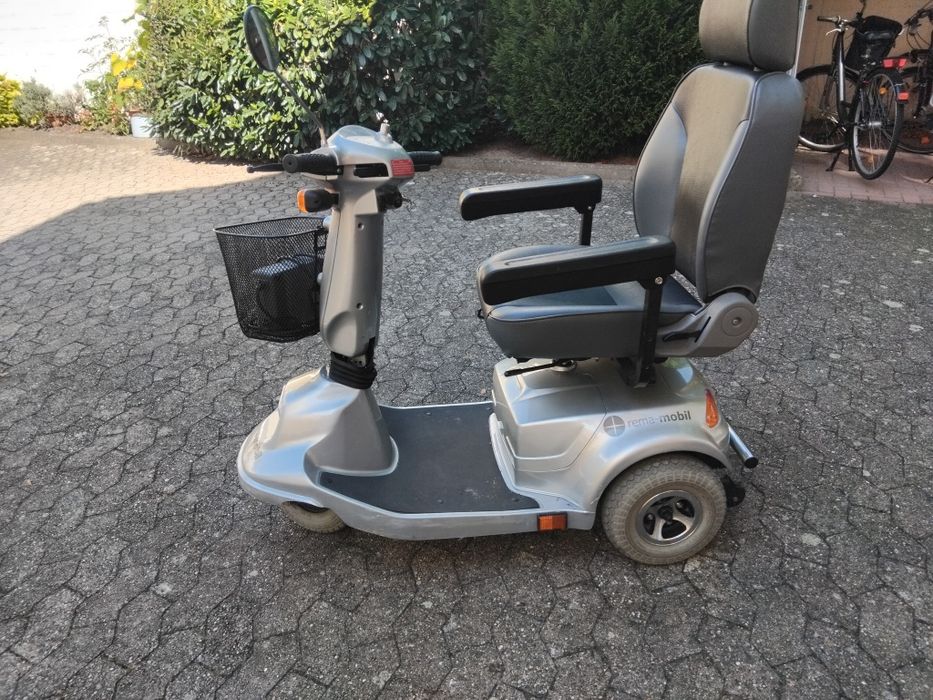 Електрически скутер за трудно подвижни хора