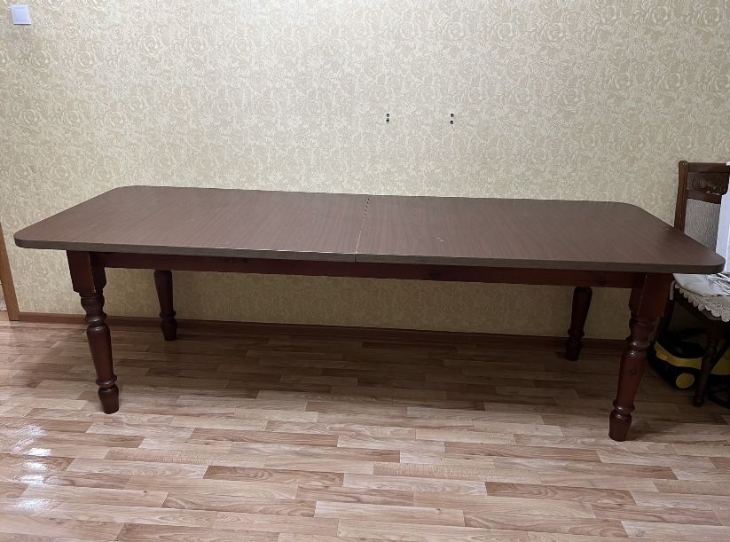 Продам стол для гостиной