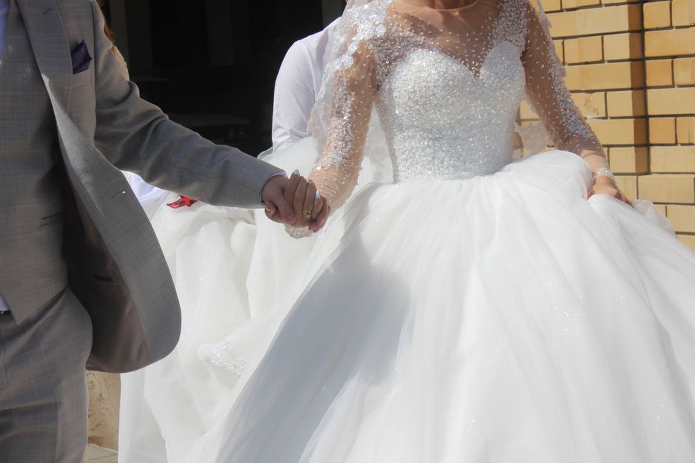 Пышное свадебное платье со шлейфом