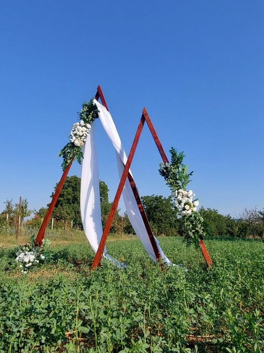 Arcada metalica & de lemn de inchiriat