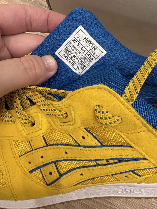 Продам оригинал кроссовки Asics