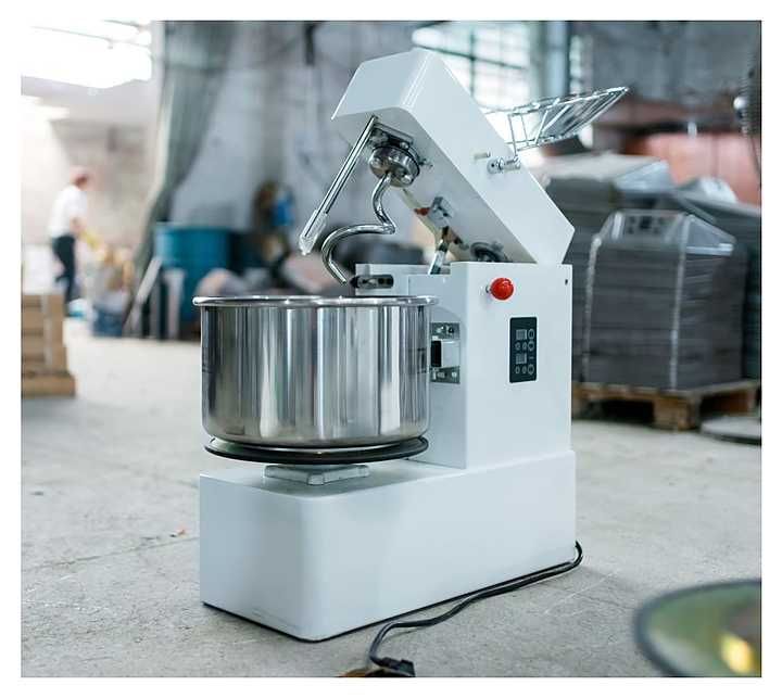 Тестомес спиральный на 20 литров.