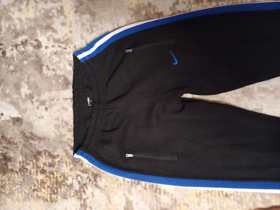 Pantaloni lungi Nike mărime M bărbat cu buzunare