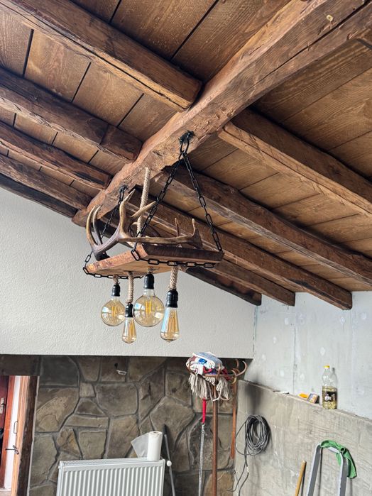 Дървен полилей с истински еленски рога