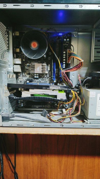 Компьютеры 11 штук с наушниками в комплекте