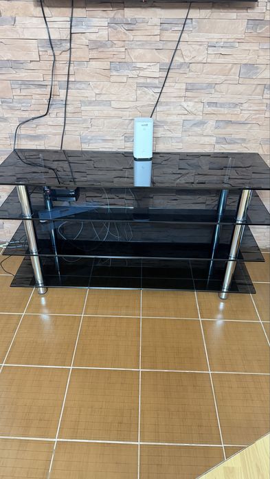 Полка  под телевизор