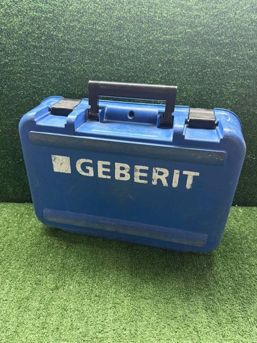 Ръчни преси на Geberit Mepla за пресоване на фитинги и тръби