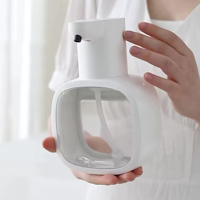 Автоматичен дозатор диспенсър за пяна.