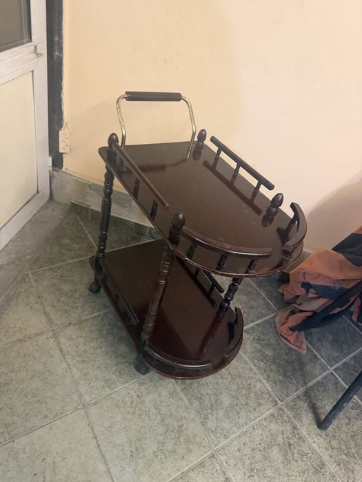 Сервизна масичка на колелца