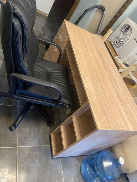 Birou Ikea  si scaun piele