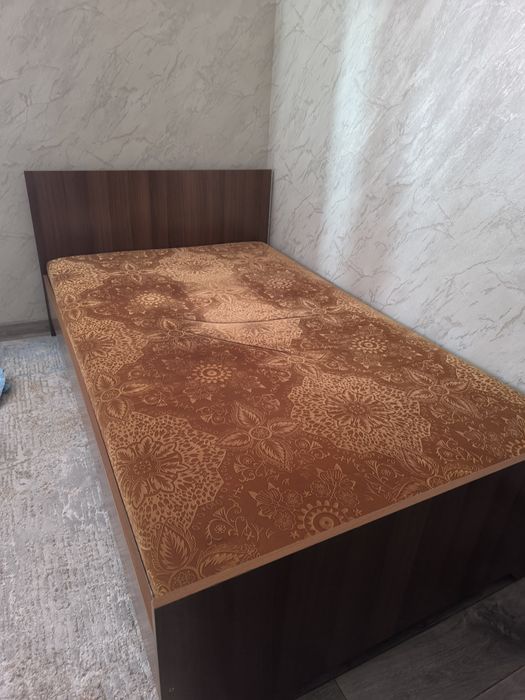 Продаю б/у кровать