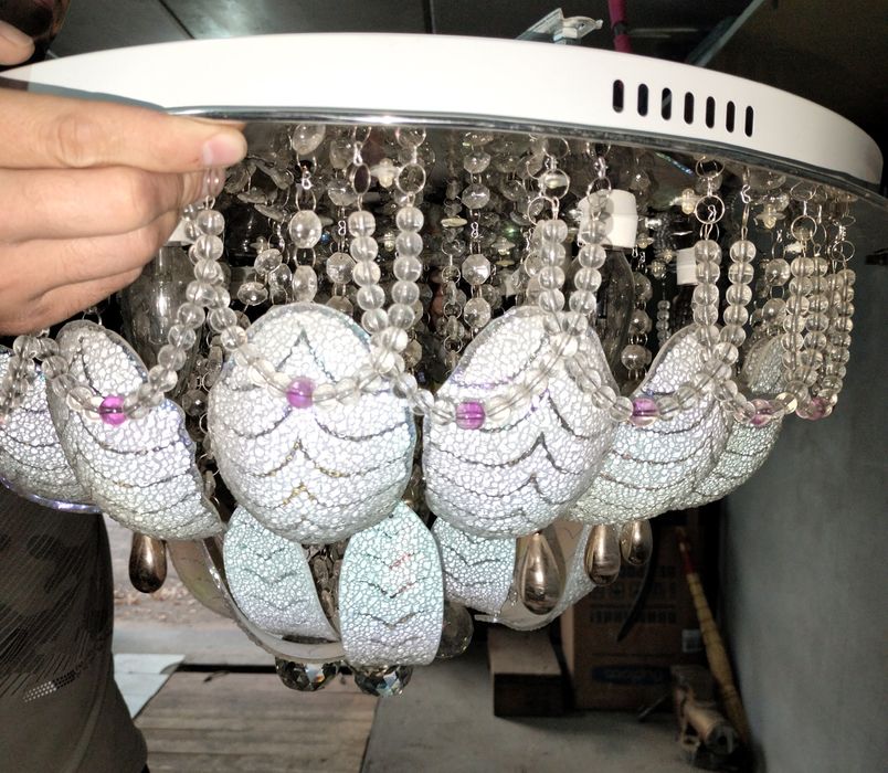 Потолочная люстра в гостиную