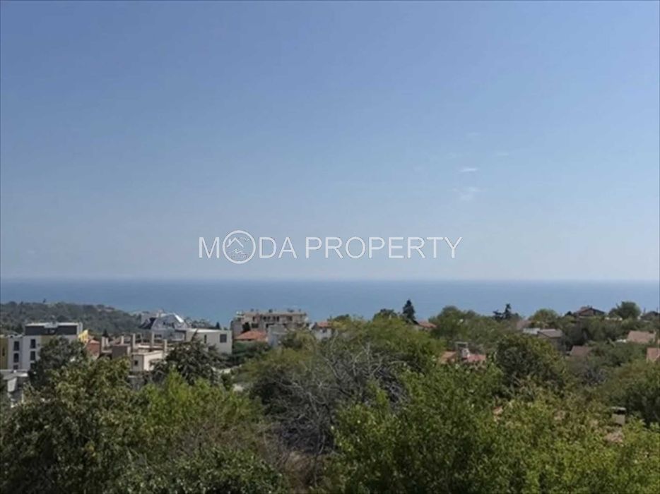 Шок-отстъпка, топ локация — къща с морска панорама във Варна