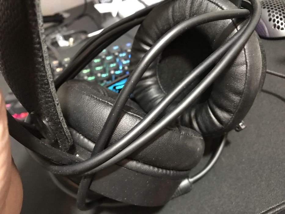 Продам проводные наушники