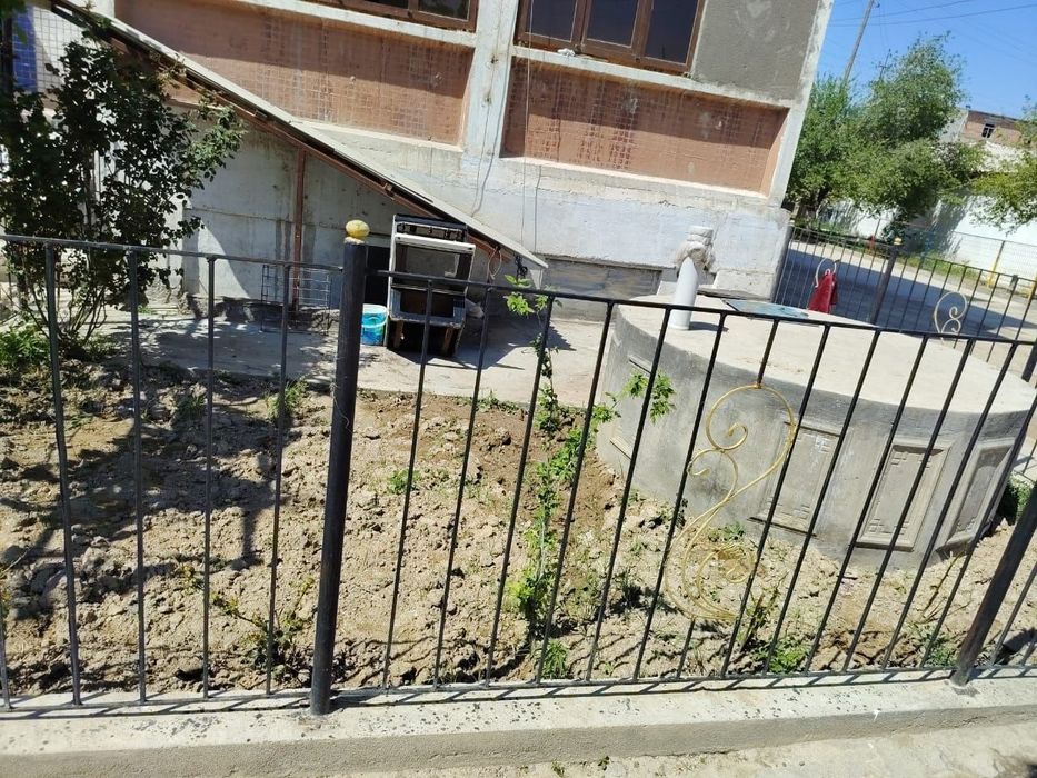 Продаю срочно квартиру без ремонта. Ориентир шохбекат базар.