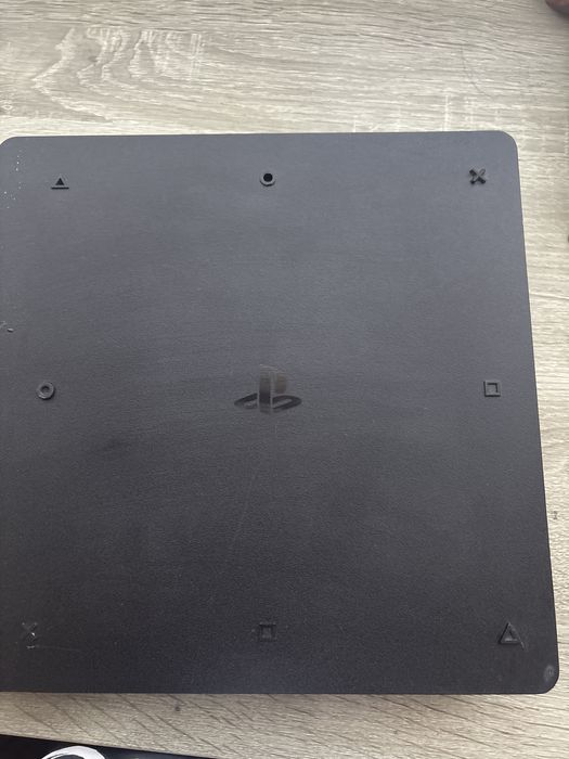 •	PlayStation 4 500GB + контролер – перфектно състояние