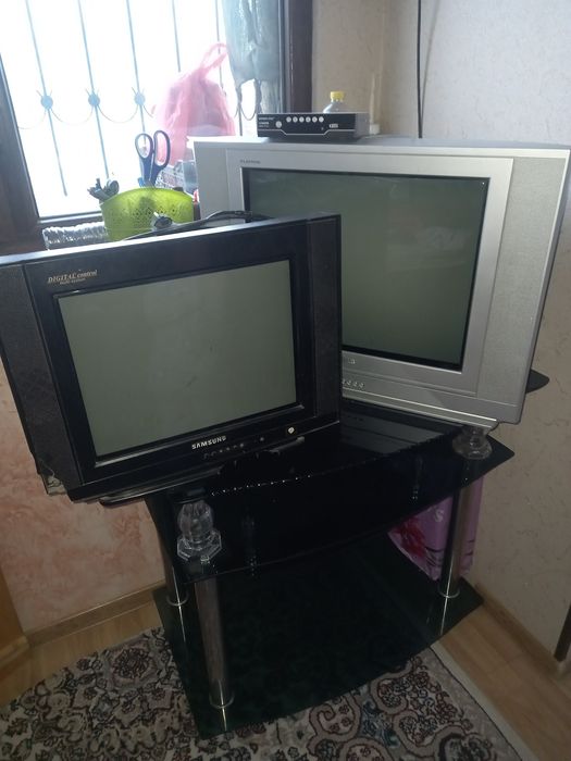 Televizorlar, patstavka va tyuner.