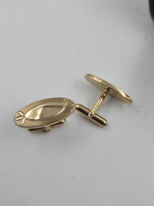 Butoni pentru cămașă