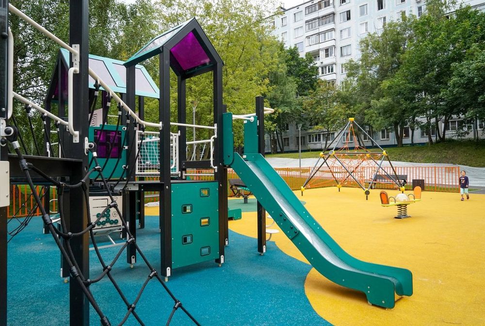 Детские площадки Bolalar Maydonchasi горки, качели, карусели, беседки