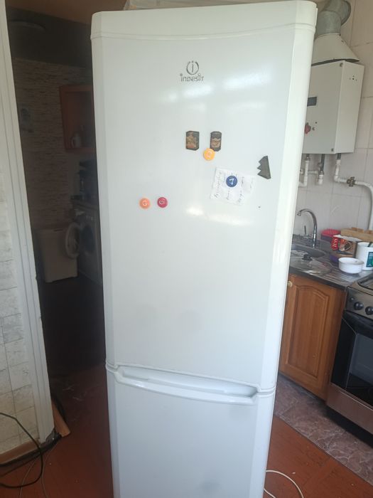 Холодильник от indesit