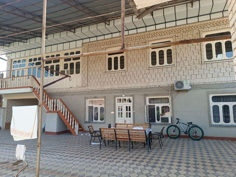 Toshken viloyati Urtachirchiq tuman 10 sotixli hovli srochno sotiladi