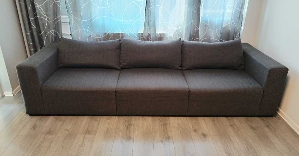 голям диван с 2 пуфа