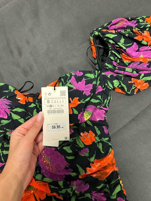 Рокля  ZARA нова с етикет, Бяла нежна рокля на цветя