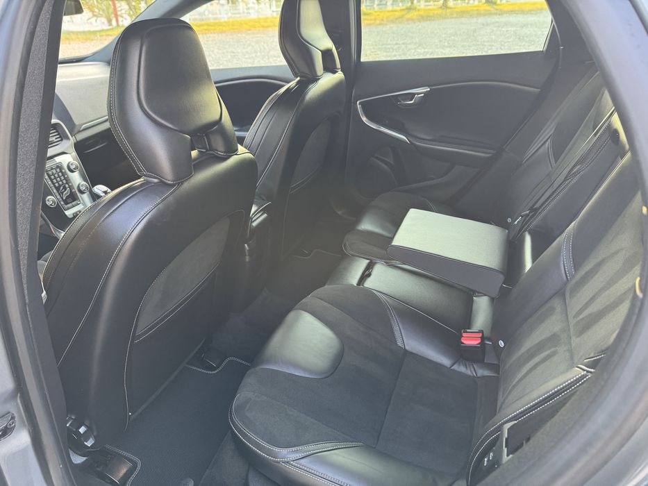 Volvo v40 /// R-Design /// EURO 6 ///2.0 diesel /// 120CP