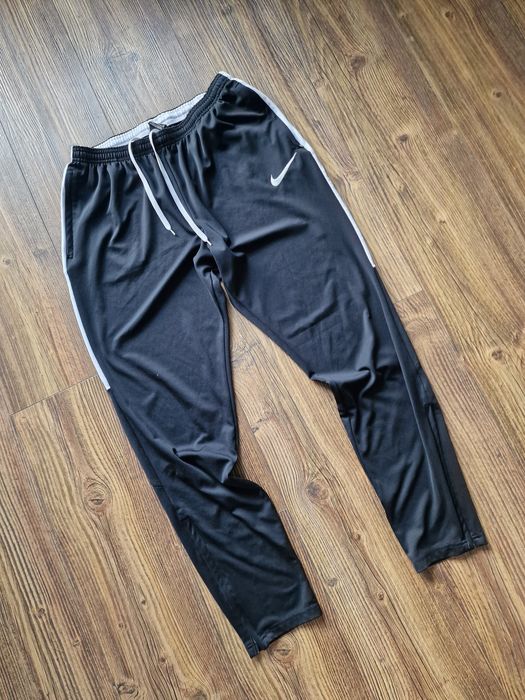 Страхотно мъжко спортно долнище NIKE размер M
