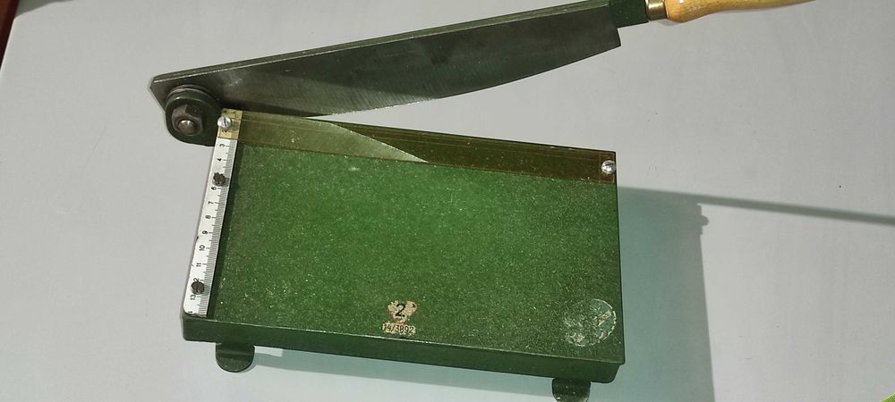 Ghilotina foarfeca  pt debitat hatrie fotografii carti de vizita - invitatii papser