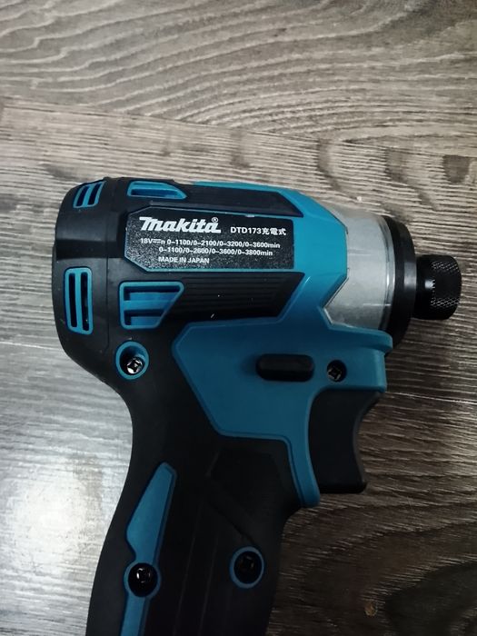 Autofiletanta impact Makita DTD173 cu o baterie de 6a NOU