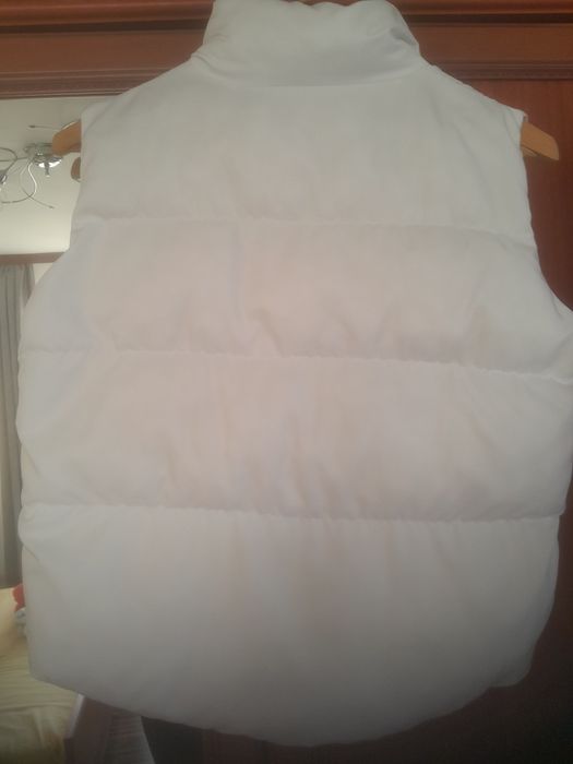 Дънкови яке и бяло елече за дама