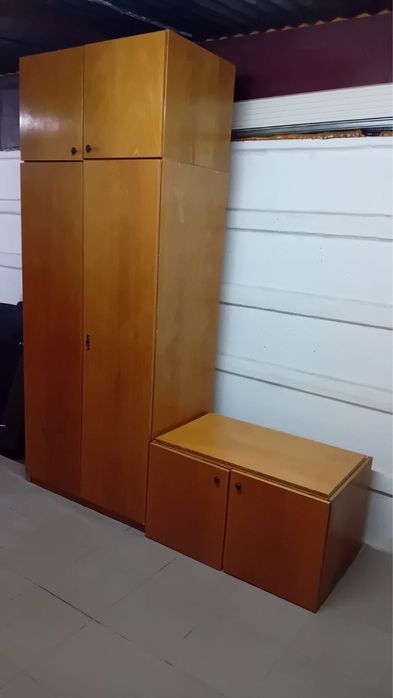 Dulap pentru haine cu un sertar atasat