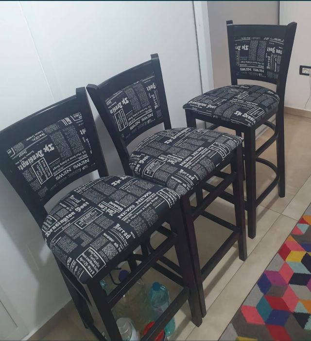 Pat matrimonial, noptiere, dulapuri, birou, scaune bar, măsuță, poliță