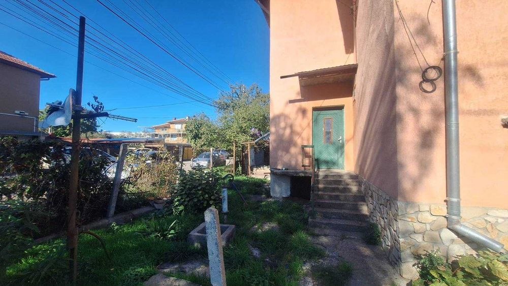 Къща в Елин Пелин