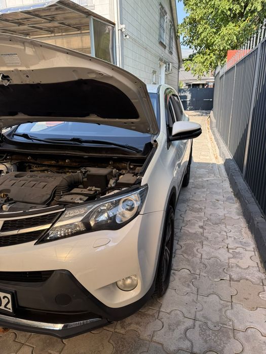 Toyota RAV4 2014 года