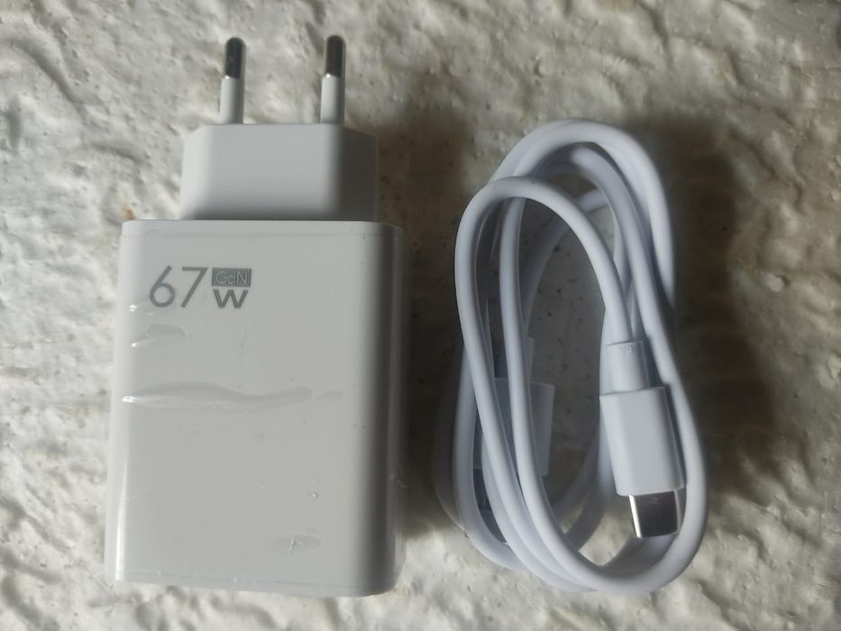 Зарядное с кабелем.