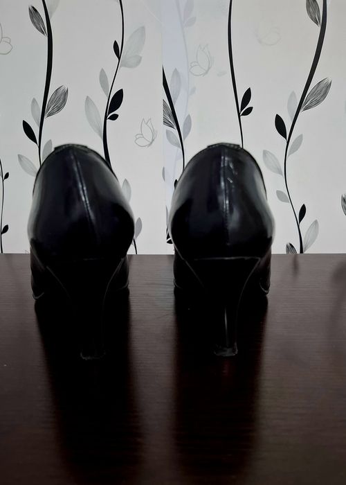 Pantofi cu toc de vânzare