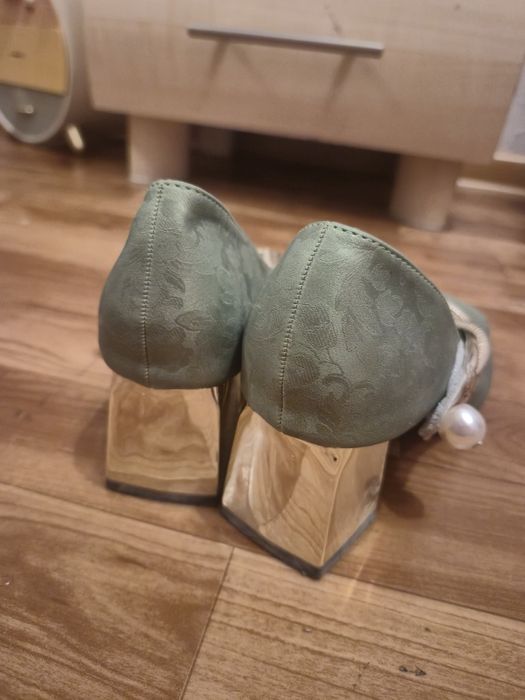 Продам летние туфли