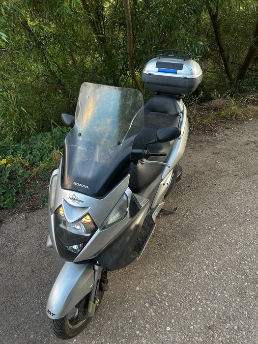 Honda silverwing 600.