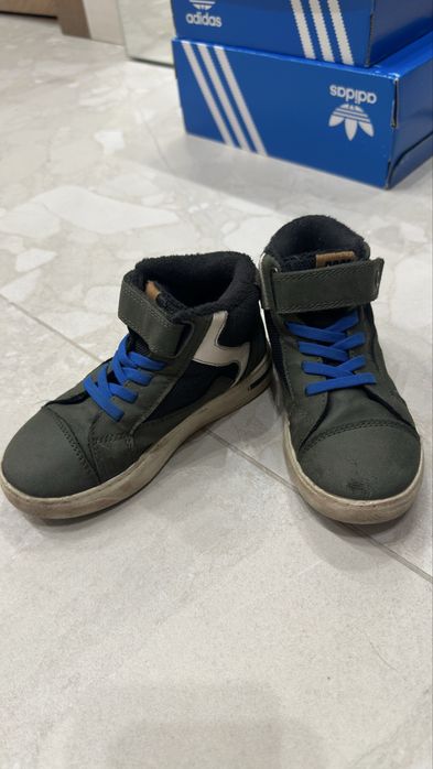 Продам ботинки на мальчика 27 размер