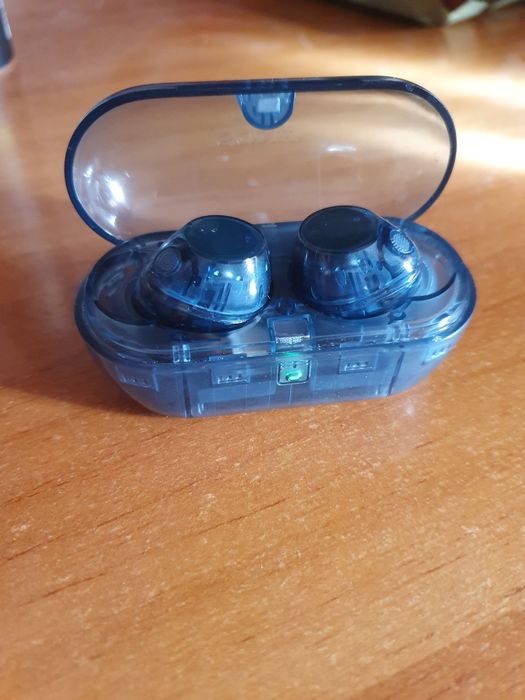 Casti Sony WF-C710NL aproape noi