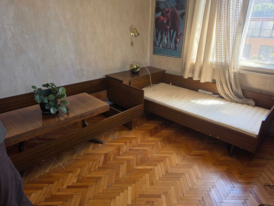 Продавам стари мебели