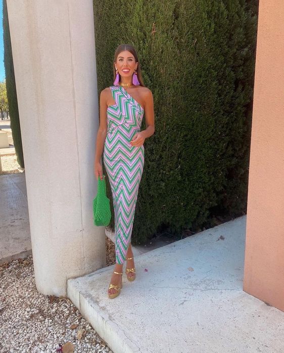 Екстравагантна дамска рокля