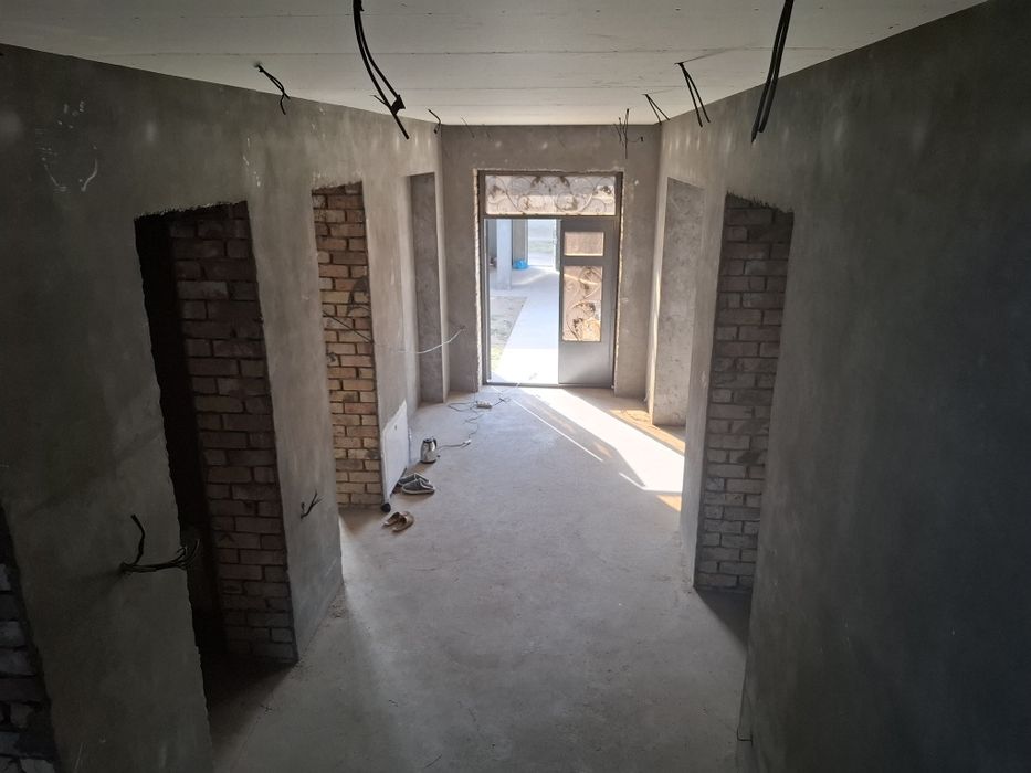 Кибрайский р-н! Турк махалла Про-ся 4-соток дом кародка 8-комнат