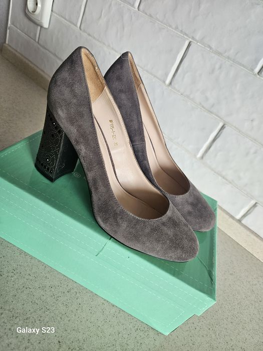 Женские замшевые туфли