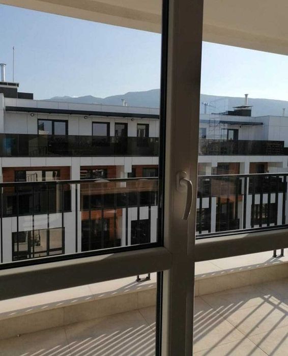 Дава се под наем Тристаен апартамент в София, Хладилника - 90 кв.м за 900 € - Снимка #4