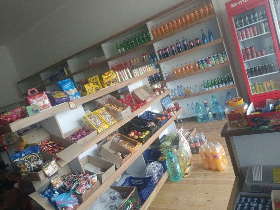 Magazin polkalari sotiladi